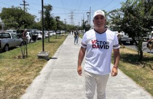 Sigue Víctor David pactando compromisos con vecinos nicolaítas