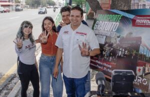 Firma Arturo Benavides compromiso; dará transporte gratis a futuros profesionistas
