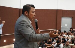 Roberto Espinoza, del barrio a la Alcaldía