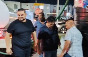 Reparte Carlos Rodríguez «El Cuate» más de 100 mil litros de agua en Cadereyta