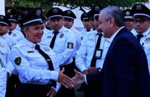 Mejorará Héctor García prestaciones y equipo de policías