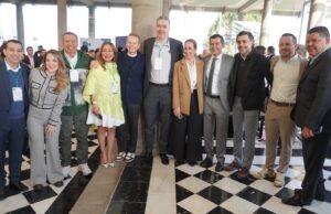 Reconocen a Alicia Bárcenas por su mérito ambiental