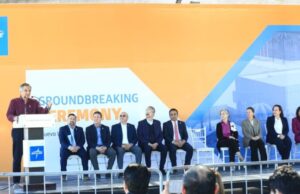 Coloca Américo primera piedra de nueva planta Medline