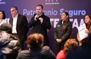 Entrega Monterrey 300 testamentos a familias regias