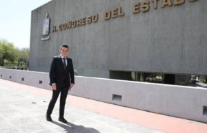 Donará Miguel Flores tres meses de sueldo a bomberos de NL tras incendios