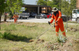 Realiza FIDEURB trabajos de limpieza y mantenimiento en Parque Libertad