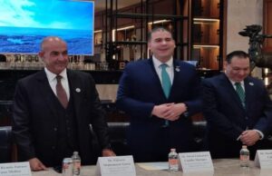 Toman protesta Jóvenes Postulantes del Colegio de Abogados de NL, A.C.