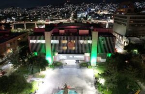 Iluminan de verde al Palacio Municipal por Día Mundial de la Parálisis Cerebral