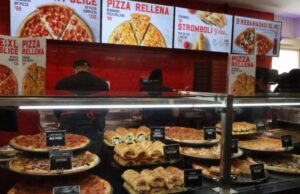 Refuerza Oxxo foodservice con Sbarro, cadena internacional de pizza