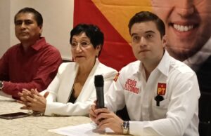 Jesús Elizondo reta a corcholatas con postura sobre Rocha Moya